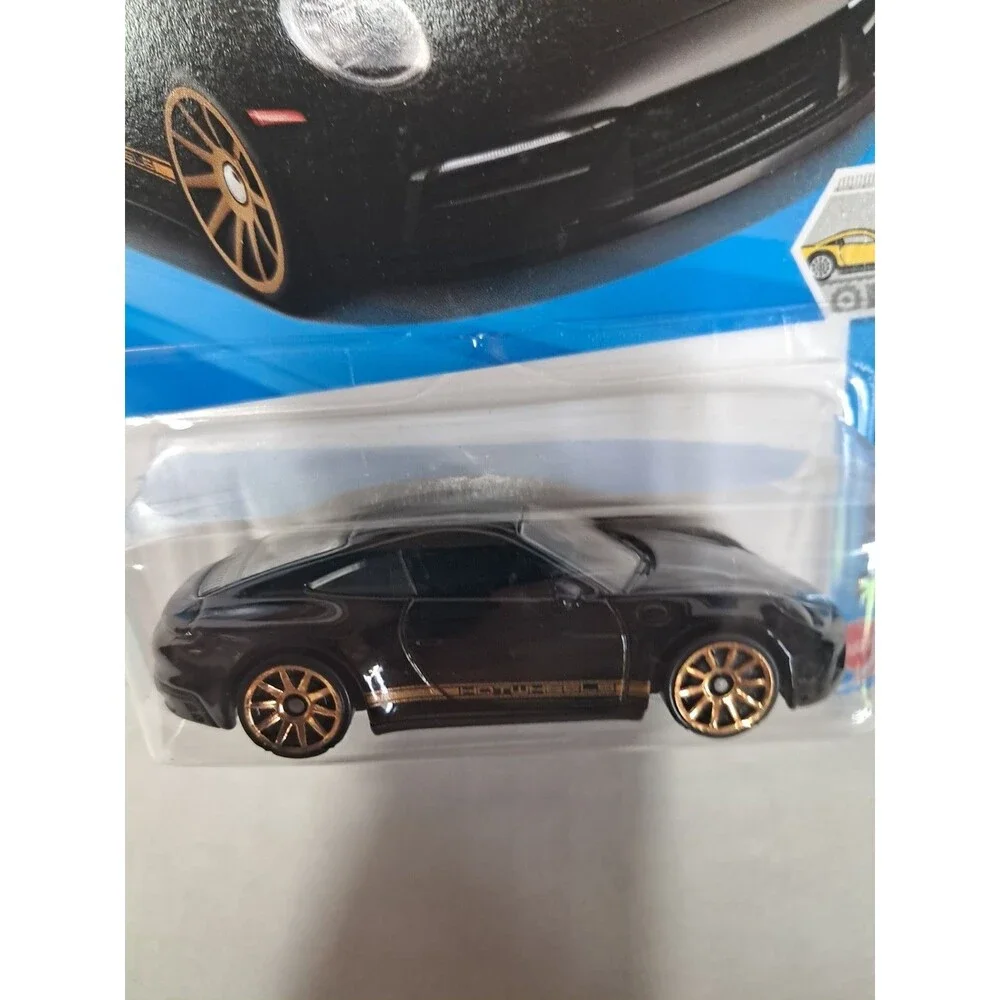 Hot Wheels Factory Fresh Porsche 911 Carrera T 1:64 Diecast Black/Gold Unopened